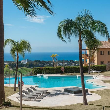 Large 3-Bedroom Nestled In Golf Paradise Estepona Exterior photo