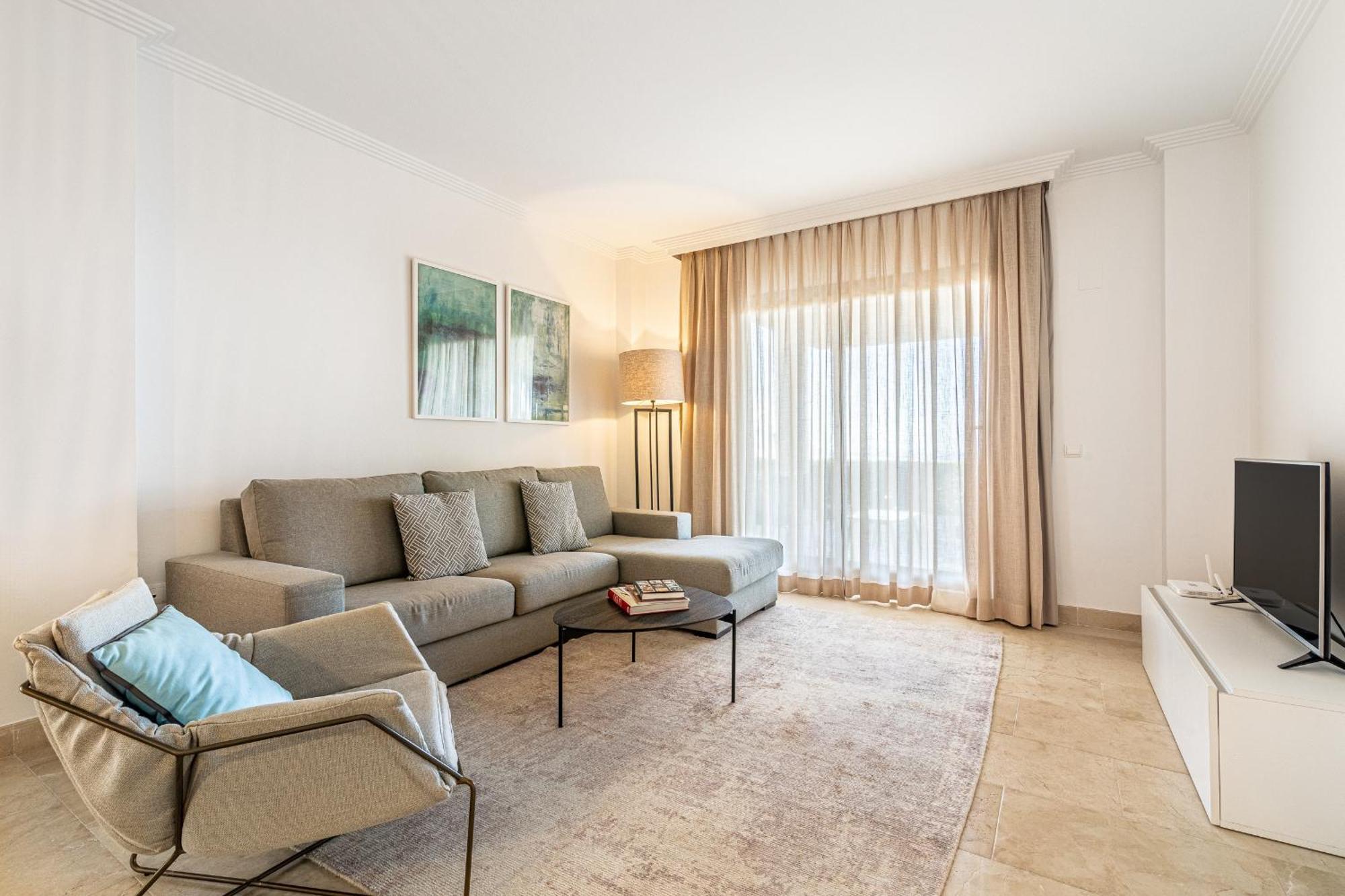Large 3-Bedroom Nestled In Golf Paradise Estepona Exterior photo