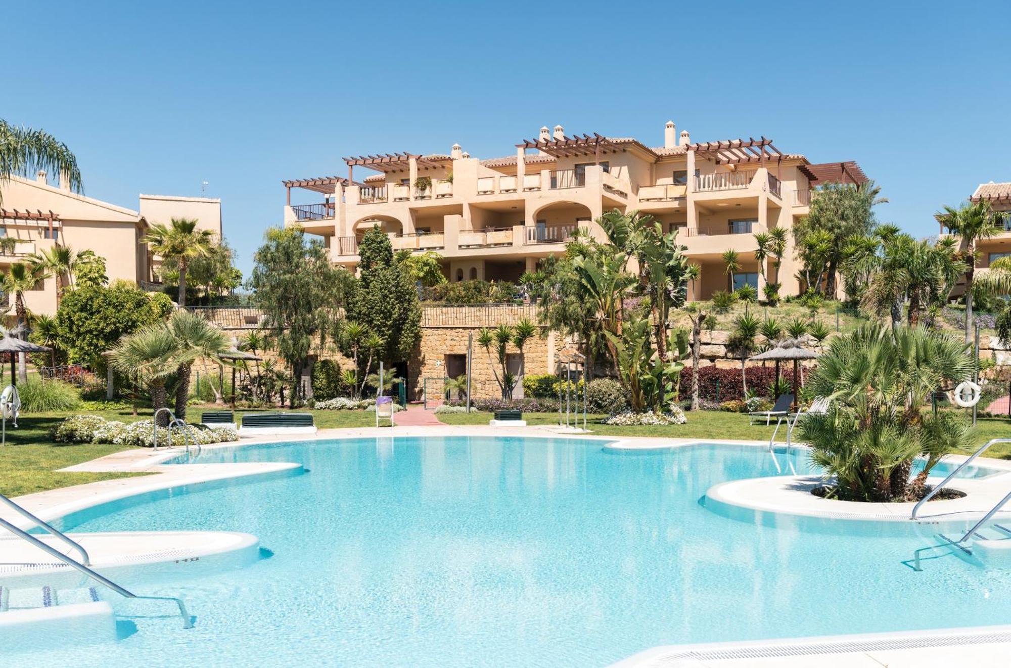 Large 3-Bedroom Nestled In Golf Paradise Estepona Exterior photo