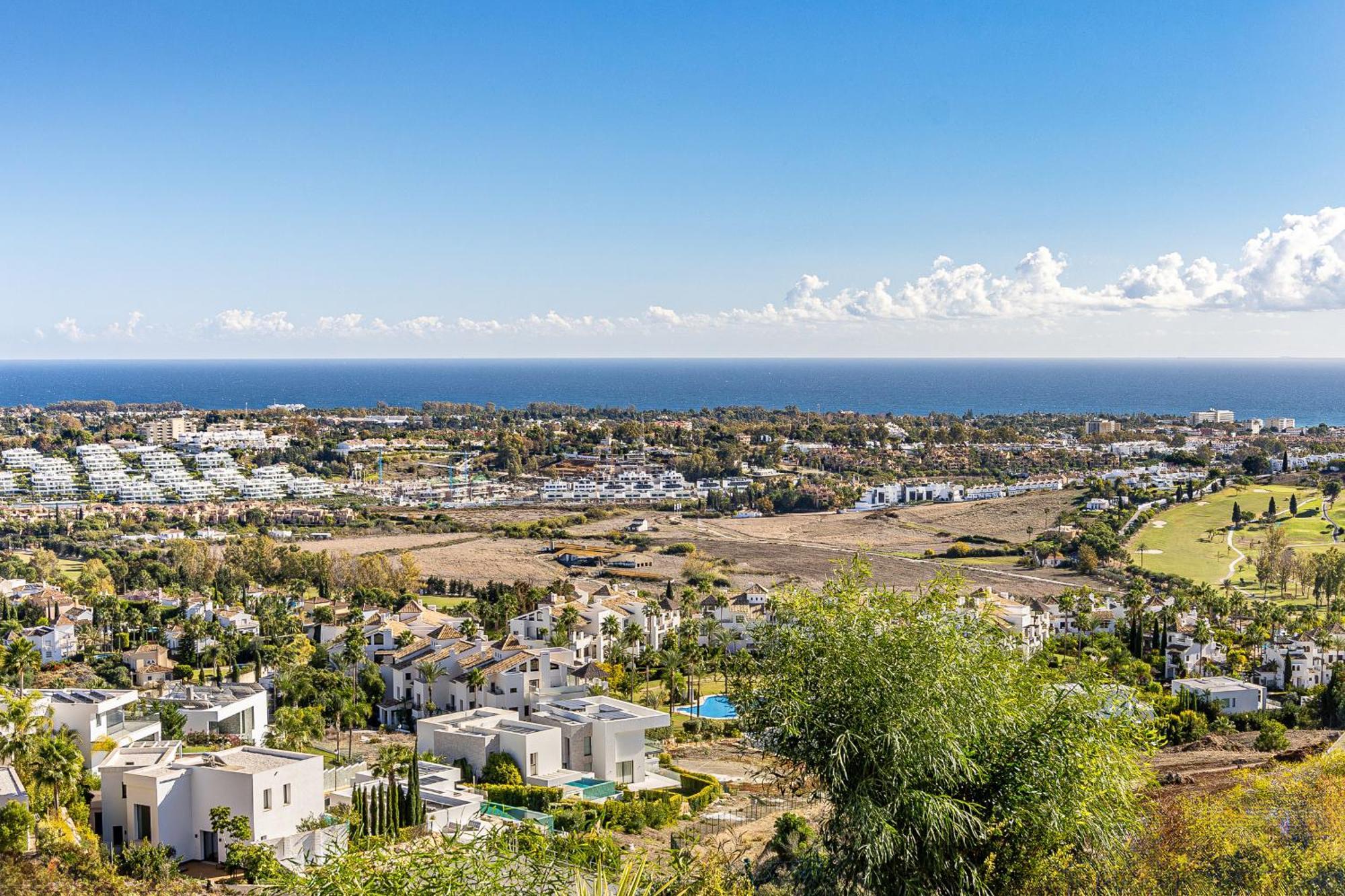 Large 3-Bedroom Nestled In Golf Paradise Estepona Exterior photo