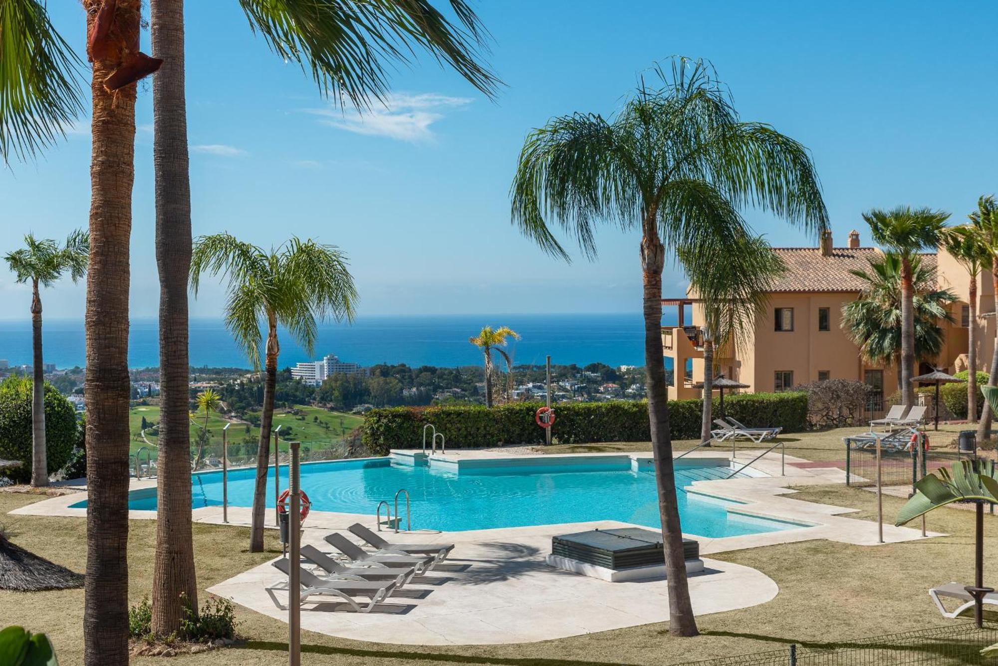 Large 3-Bedroom Nestled In Golf Paradise Estepona Exterior photo