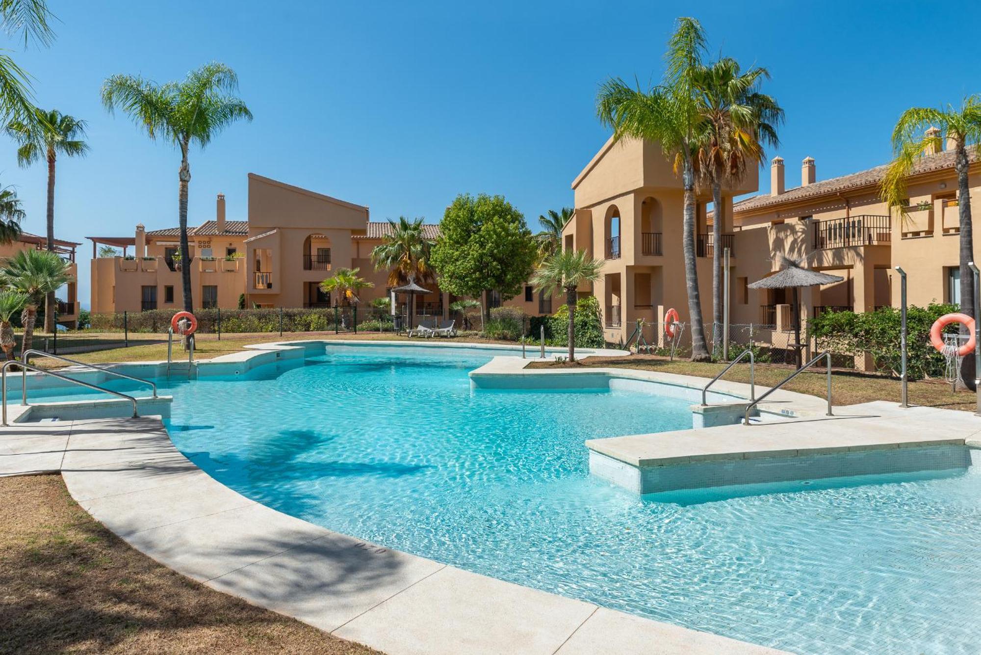 Large 3-Bedroom Nestled In Golf Paradise Estepona Exterior photo