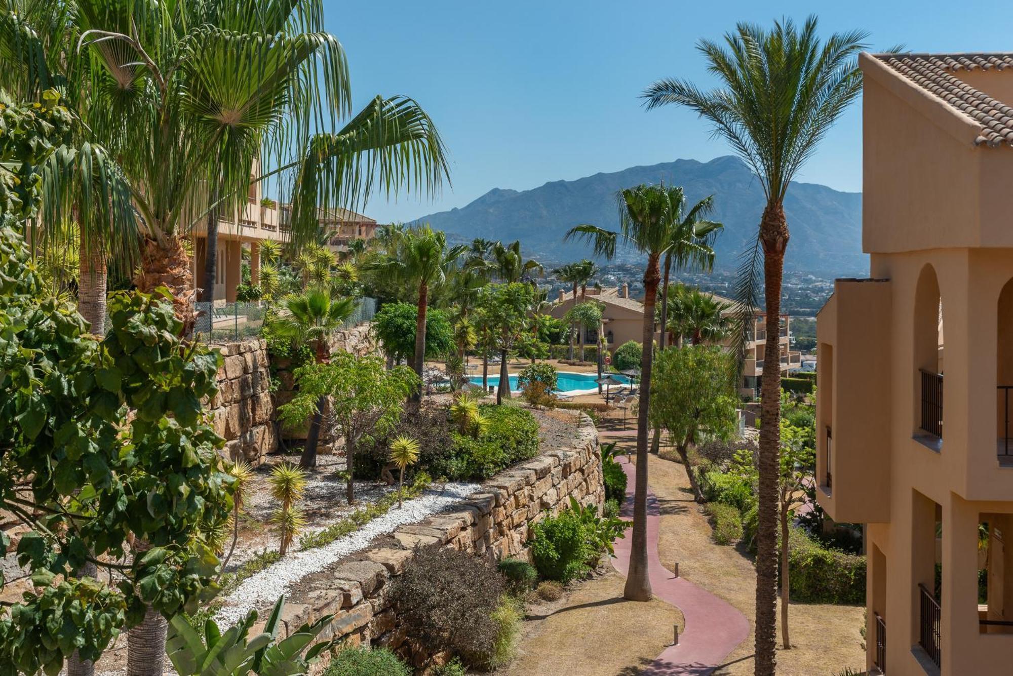 Large 3-Bedroom Nestled In Golf Paradise Estepona Exterior photo