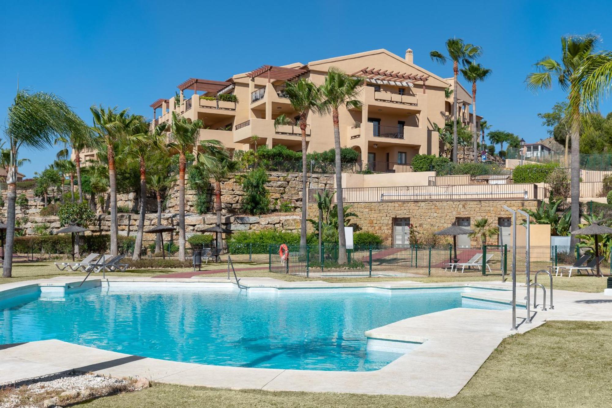 Large 3-Bedroom Nestled In Golf Paradise Estepona Exterior photo