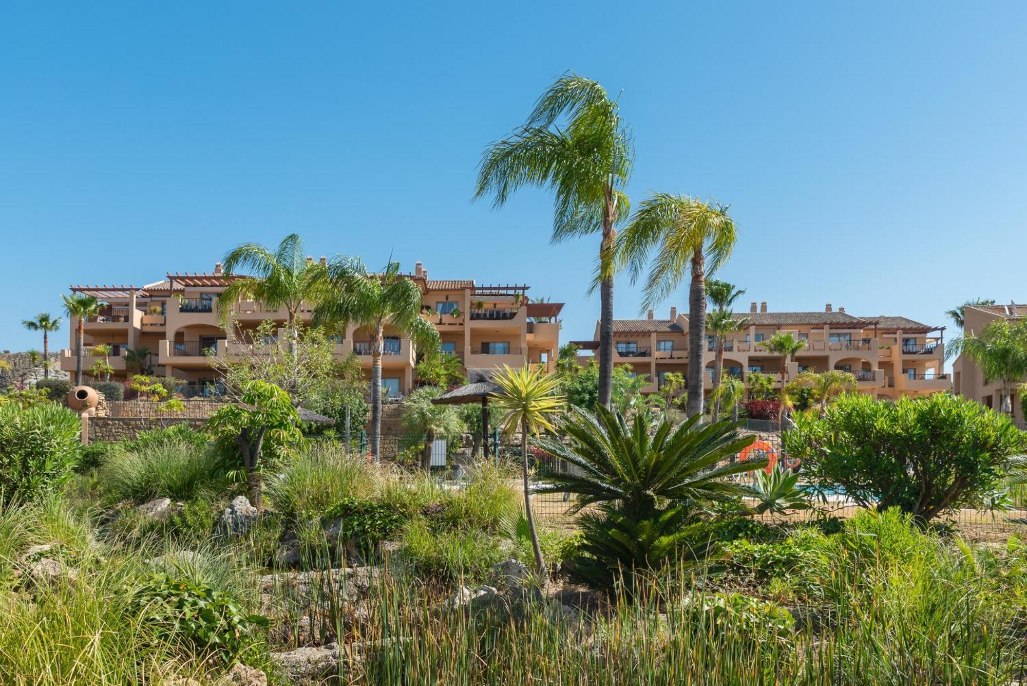 Large 3-Bedroom Nestled In Golf Paradise Estepona Exterior photo