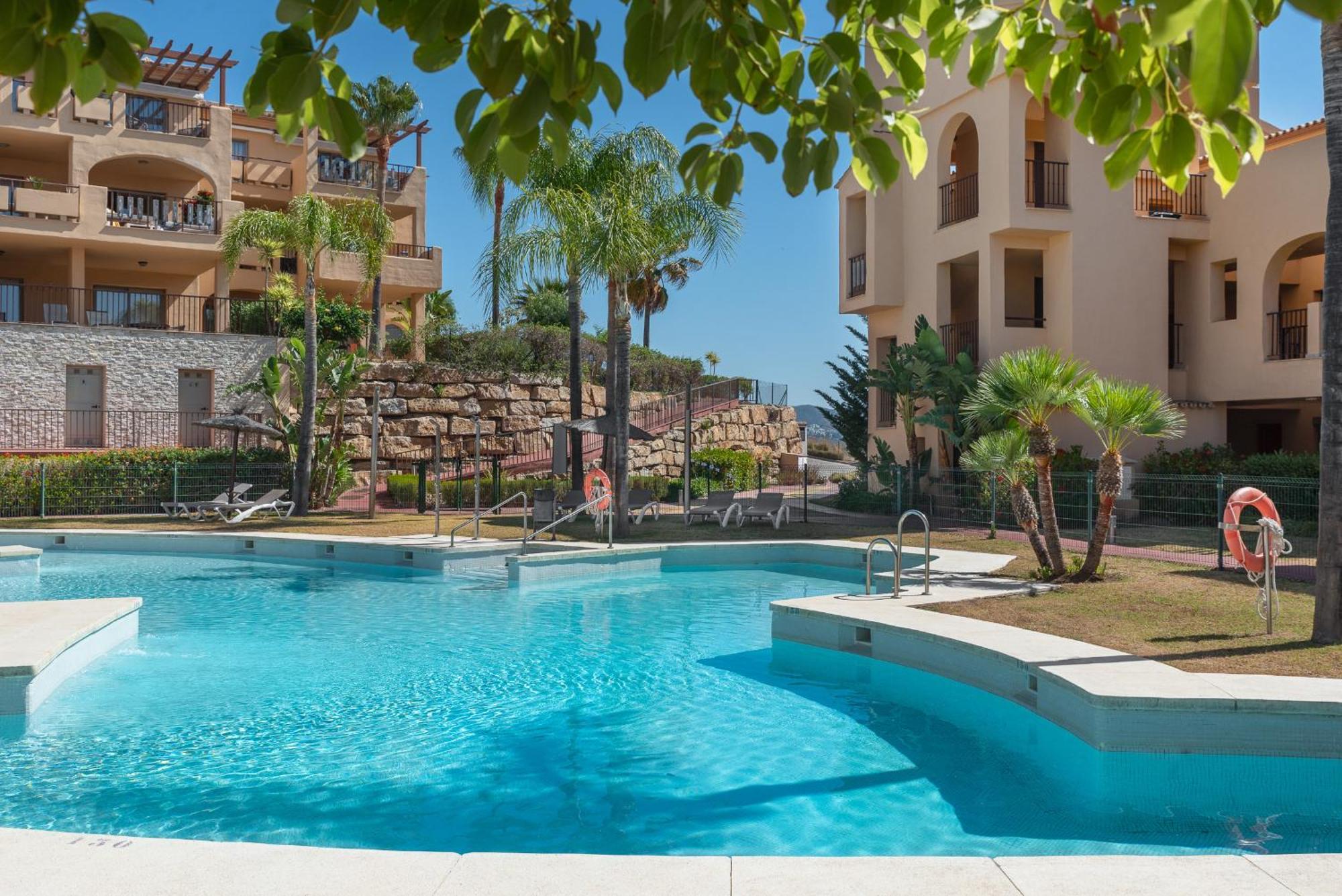 Large 3-Bedroom Nestled In Golf Paradise Estepona Exterior photo