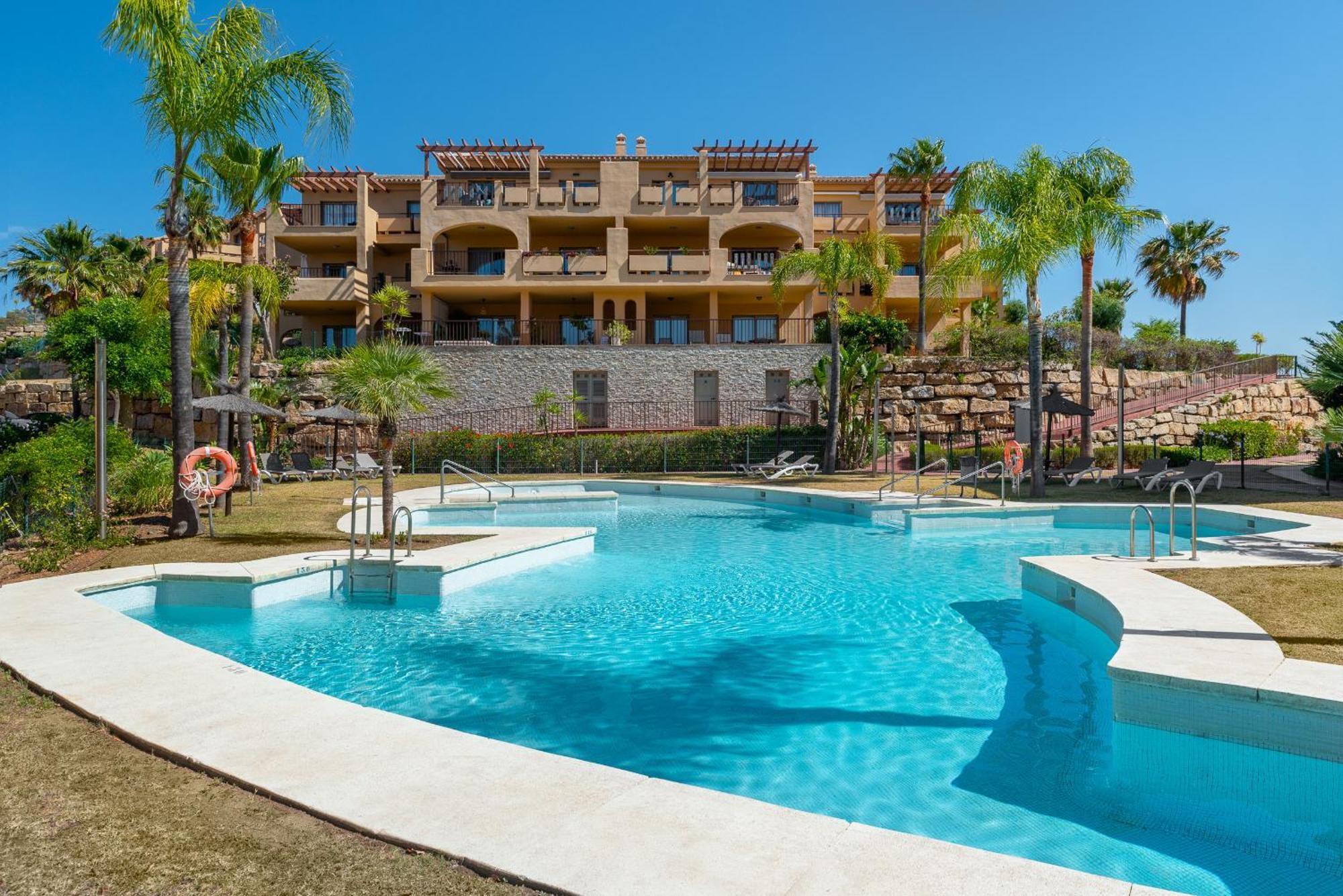 Large 3-Bedroom Nestled In Golf Paradise Estepona Exterior photo