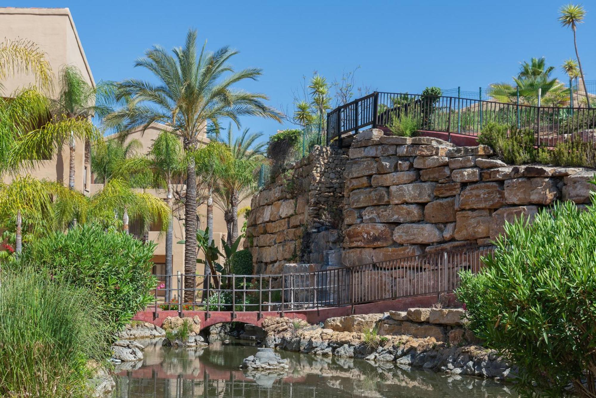 Large 3-Bedroom Nestled In Golf Paradise Estepona Exterior photo